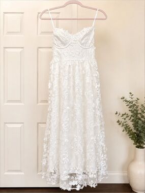 White Floral Lace Midi Dress – Altered from M to S